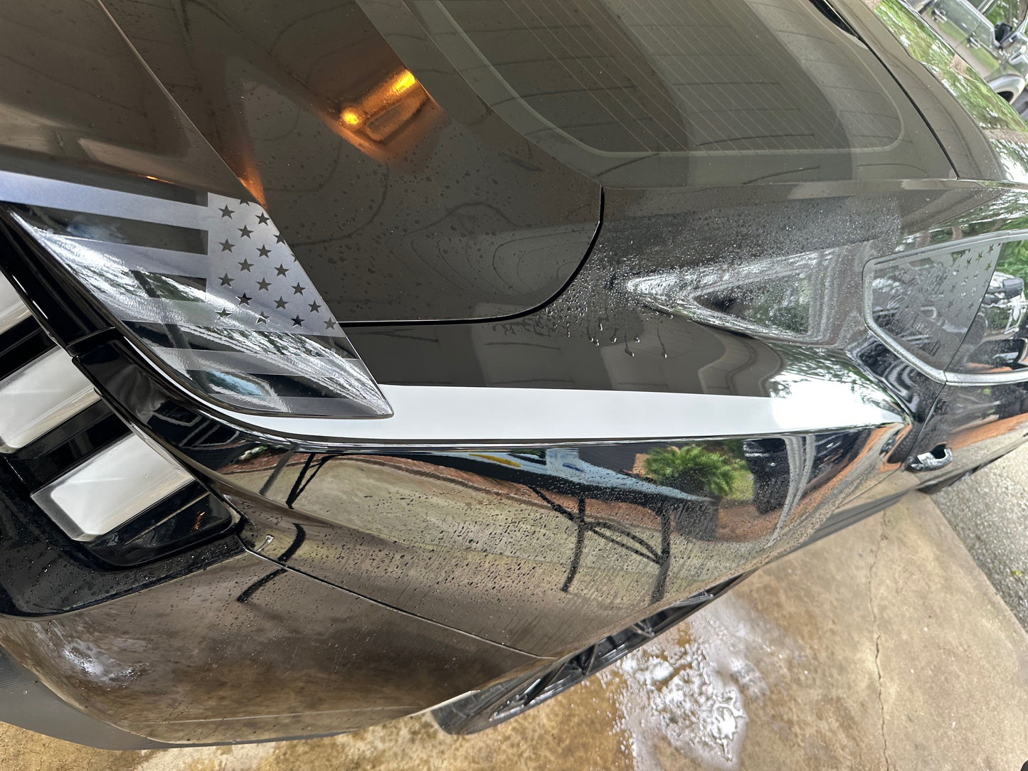 Rear Quarter Spear Graphic (2024+ Mustang)