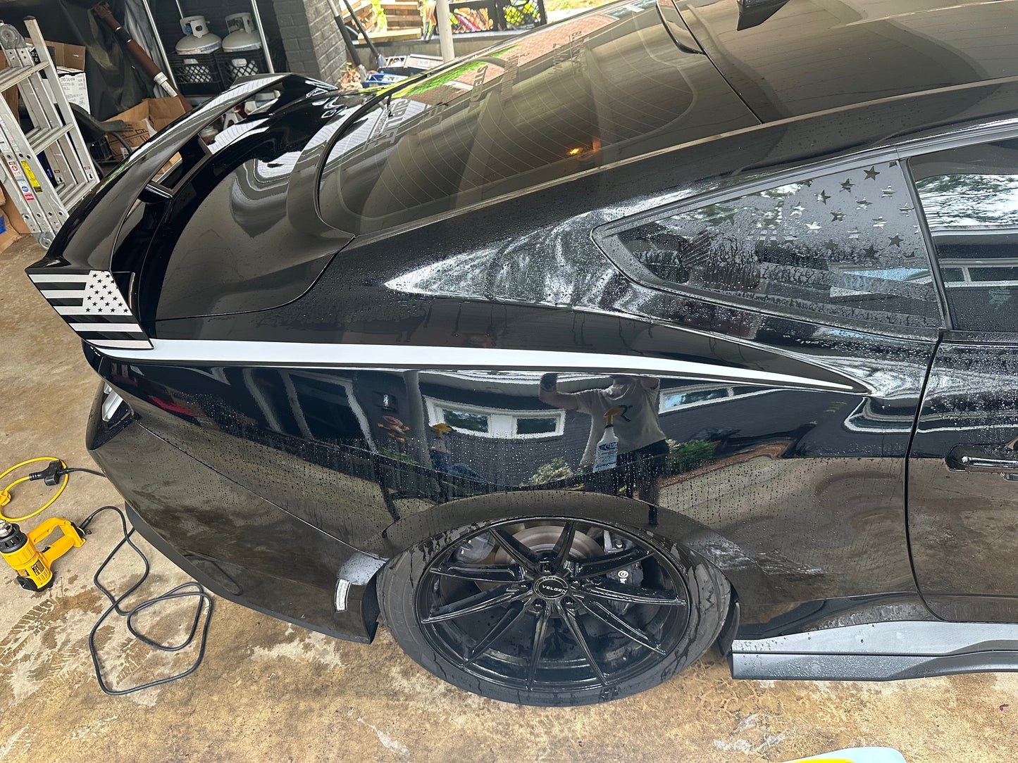 Rear Quarter Spear Graphic (2024+ Mustang)